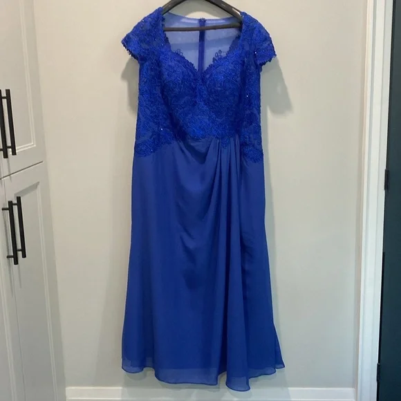 Royal Blue Lace Formal Gown Size 14 Plus Elegant Maxi Dress - Picture 2 of 15